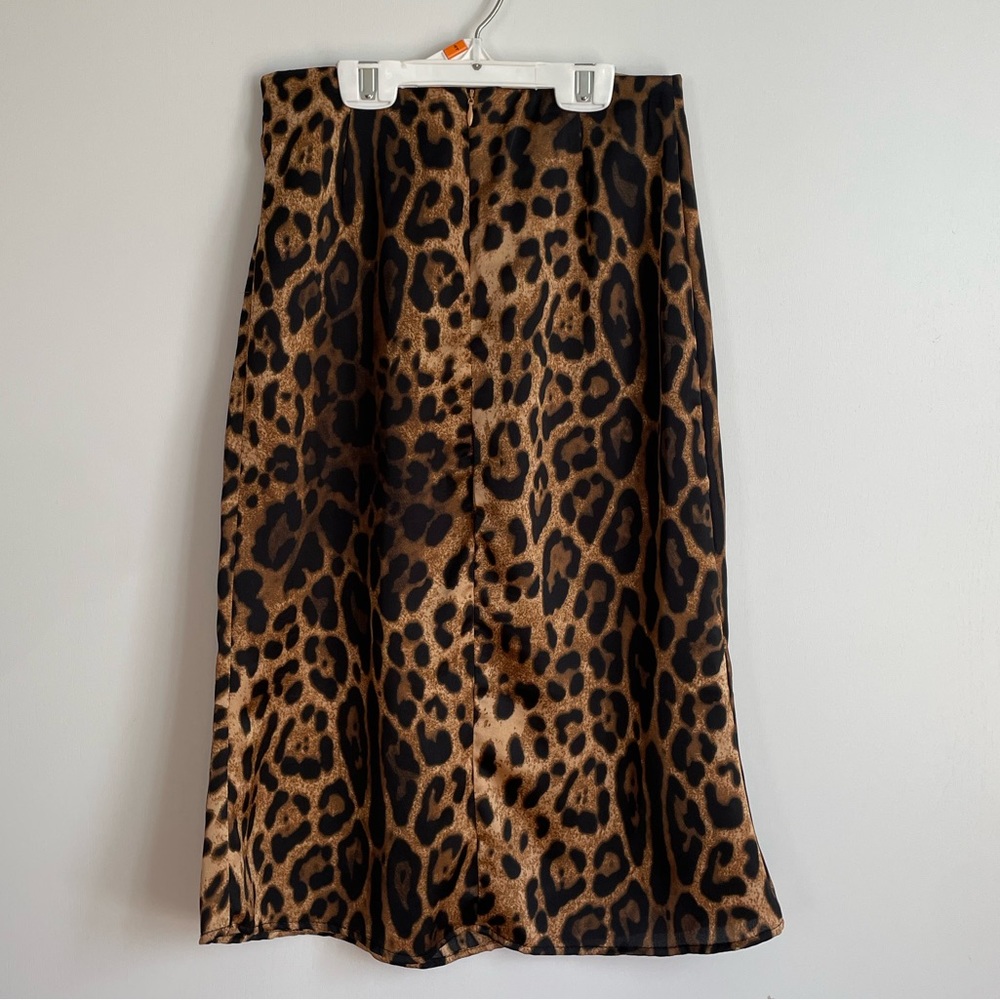 Leopard print midi skirt